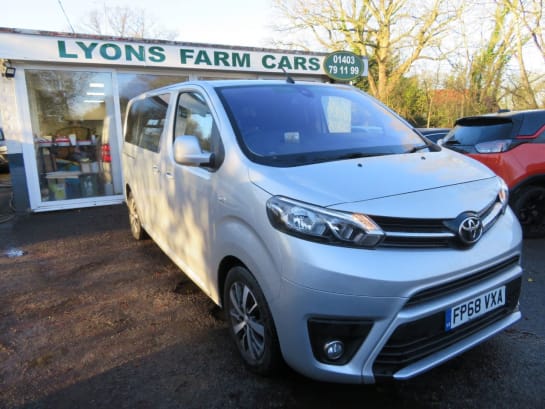 A null TOYOTA PROACE VERSO 2.0D Family Medium MPV 5dr Diesel Manual MWB Euro 6 (s/s) (8 Seat) (150 ps)