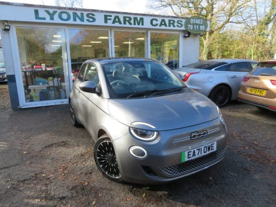 A null FIAT 500E 42kWh La Prima Hatchback 3dr All Electric Automatic (118 ps) PANO ROOF + FU