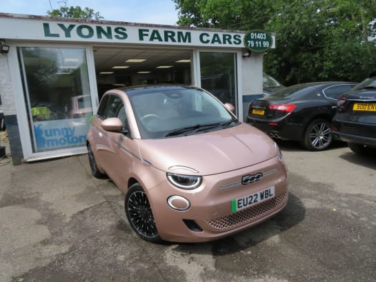 A null FIAT 500E 42kWh La Prima Hatchback 3dr Electric Automatic (118 ps) PANO ROOF + 17" AL
