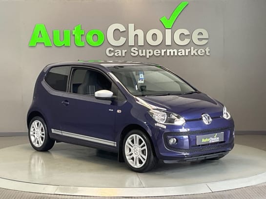 A null VOLKSWAGEN UP 1.0 CLUB UP 3d 74 BHP *UPTO 72MPG. £20 ROAD TAX, LOW INSURANCE, HUGE SPEC!!