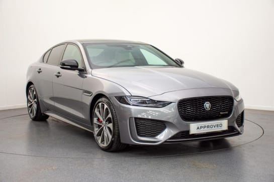 A null JAGUAR XE 2.0 D200 R-Dynamic SE Black 4dr