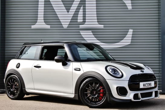 A 2017 MINI HATCH COOPER 2.0 John Cooper Works Challenge