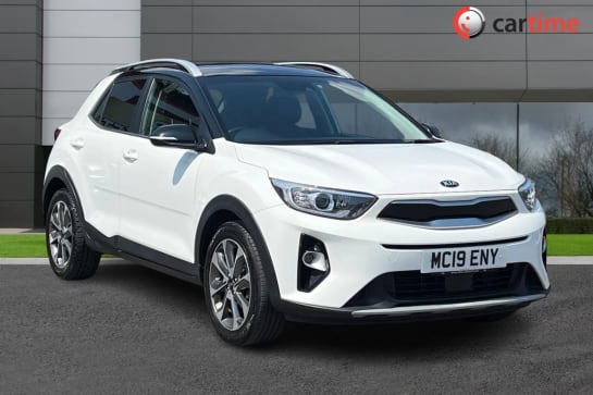 A 2019 KIA STONIC 1.0 4 ISG 5d 118 BHP Touchscreen, Apple CarPlay / Android Auto, Reverse Camera, Rear Parking Sensors, USB and AUX Ports 17in Alloys, Clear White Black
