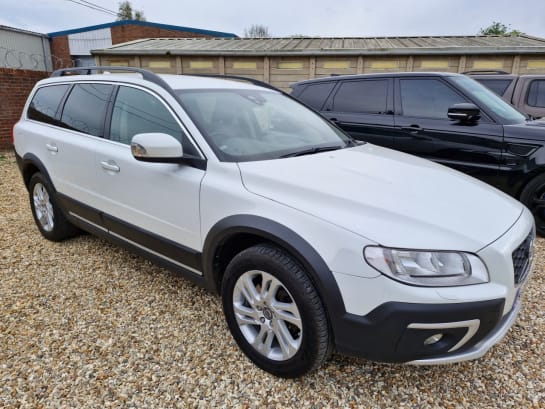 A null VOLVO XC70 2.4 D5 SE Nav Estate 5dr Diesel Geartronic AWD Euro 5 (215 ps) Last Local O
