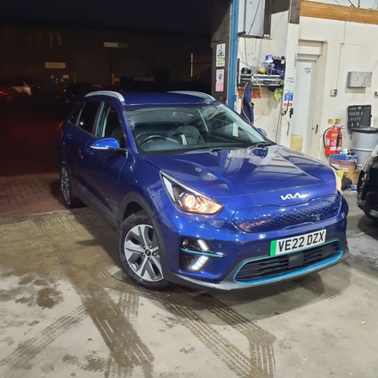 A 2022 KIA NIRO 2