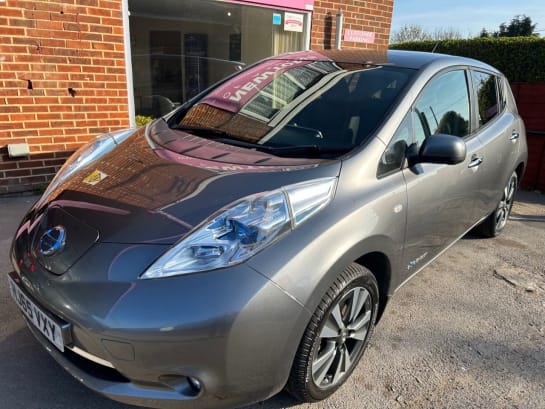 A null NISSAN LEAF 24kWh Tekna Hatchback 5dr Electric Auto (107 bhp)