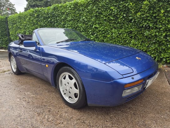 A null PORSCHE 944 3l 3d 211 BHP EXCELLENT CONDITION INSIDE AND OUT