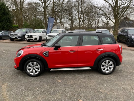 A 2019 MINI MINI COUNTRYMAN COOPER S CLASSIC