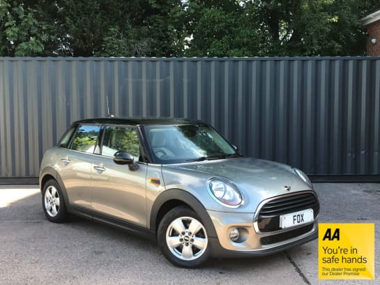 A 2017 MINI HATCH 1.5 Cooper Hatchback 5dr Petrol Manual Euro 6 (s/s) (136 ps) IVORY LEATHER