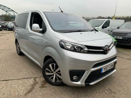 A null TOYOTA VERSO 2.0D Family Compact MPV SWB Euro 6 (s/s) 5dr (8 Seat)