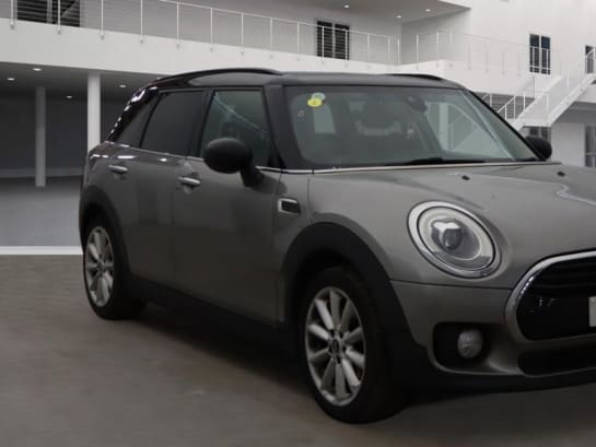 A 2015 MINI CLUBMAN 1.5 Cooper Estate 6dr Petrol Auto Euro 6 (s/s) (136 ps)