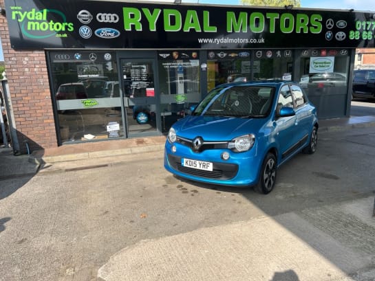 A null RENAULT TWINGO 1.0 SCe Play Hatchback 5dr Petrol Manual Euro 5 (70 ps) CRUISE + BLUETOOTH