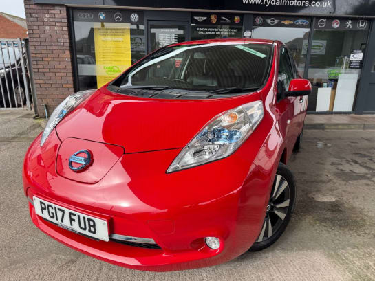 A null NISSAN LEAF 30kWh Tekna Hatchback 5dr Electric Auto (109 bhp)