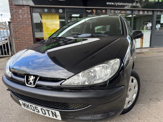 A null PEUGEOT 206 1.1 S Hatchback 3dr Petrol Manual (148 g/km, 60 bhp)