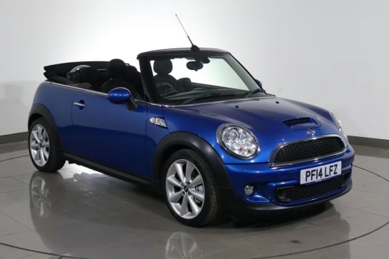 A null MINI CONVERTIBLE 2.0 COOPER SD 2d 141 BHP SPARE KEY & 7 STAMP SERVICE HISTORY