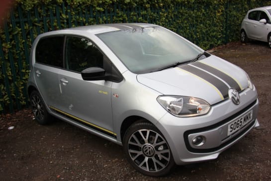 A null VOLKSWAGEN UP! 1.0 Street up! Hatchback 5dr Petrol Manual Euro 6 (75 ps) 3 OWNERS with 6 S