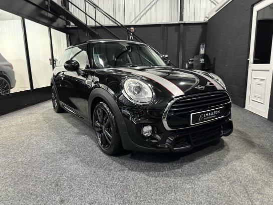 A 2017 MINI HATCH 1.5 Cooper Hatchback 3dr Petrol Auto Euro 6 (s/s) (136 ps)