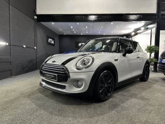 A 2014 MINI HATCH 1.5 Cooper Hatchback 3dr Petrol Manual Euro 6 (s/s) (136 ps)