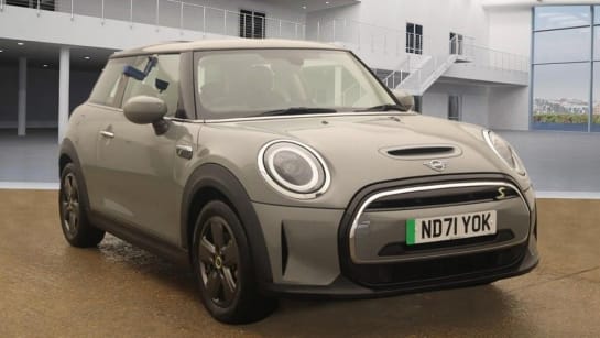 A null MINI ELECTRIC HATCH Cooper SE 32.6kWh Level 1 Hatchback 3dr Electric Auto (184 ps) Only 8,154 M