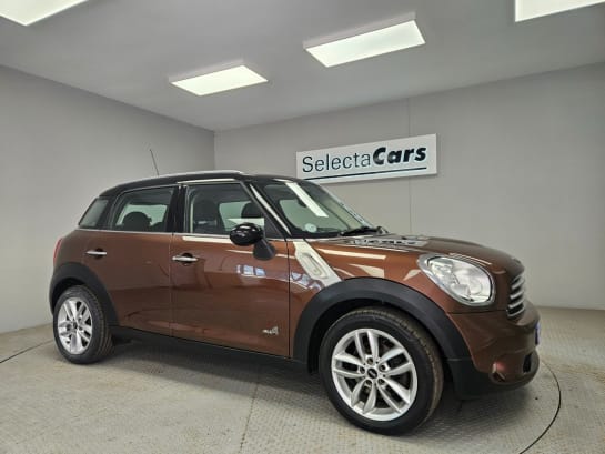A 2014 MINI MINI COUNTRYMAN COOPER ALL4
