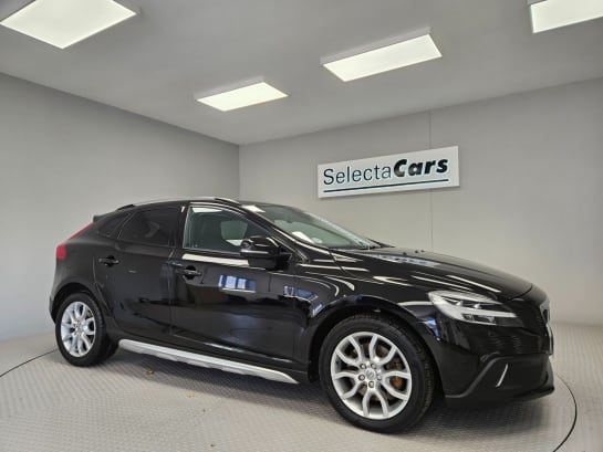 A null VOLVO V40 CROSS COUNTRY 1.5 T3 Pro Hatchback 5dr Petrol Auto Euro 6 (s/s) (152 ps)