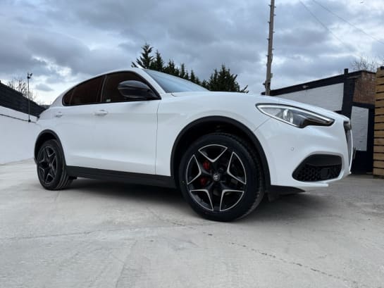 A null ALFA ROMEO STELVIO 2.0T Ti SUV 5dr Petrol Auto Q4 AWD Euro 6 (s/s) (280 ps) JUST 17000 MILES!