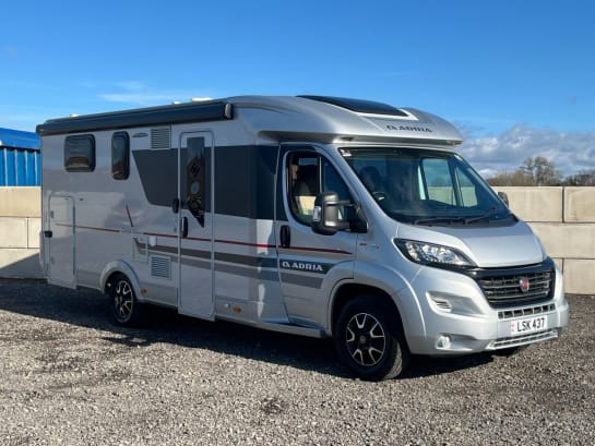 A null ADRIA CORAL 690 SC PLATINUM 2.2 MULTIJET 130BHP 3 BERTH AUTOMATIC