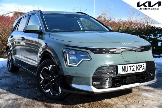 A 2022 KIA NIRO 3
