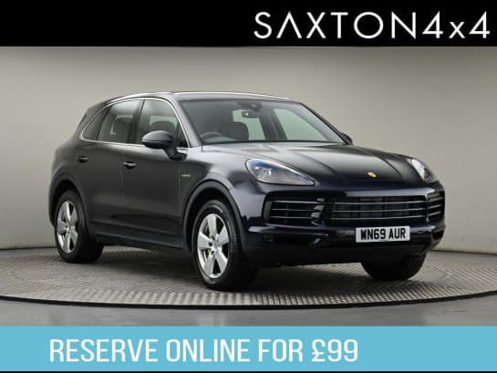 A 2019 PORSCHE CAYENNE V6