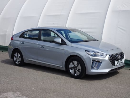 A 2020 HYUNDAI IONIQ SE CONNECT