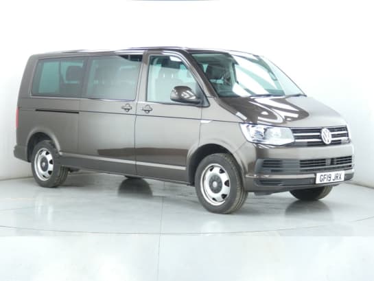 A 2019 VOLKSWAGEN TRANSPORTER T32 TDI SHUTTLE SE BMT