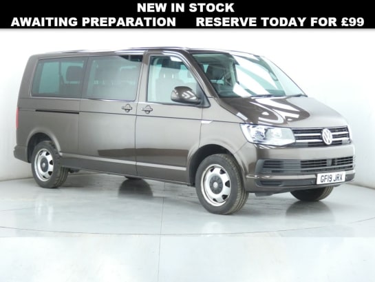 A 2019 VOLKSWAGEN TRANSPORTER T32 TDI SHUTTLE SE BMT