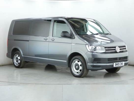 A null VOLKSWAGEN TRANSPORTER SHUTTLE 2.0 T32 TDI SHUTTLE SE BMT 5d 148 BHP