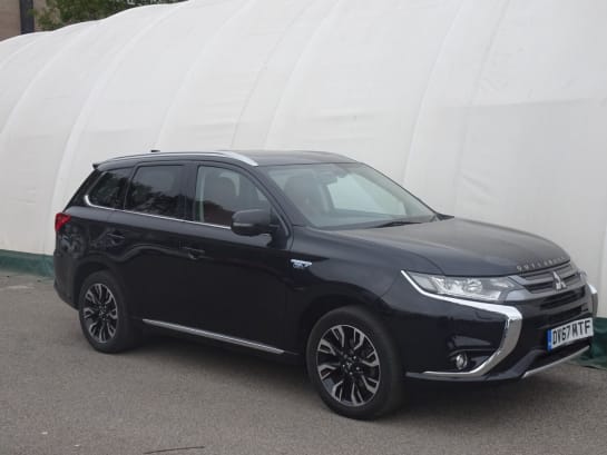 A null MITSUBISHI OUTLANDER 2.0 PHEV 5H 5d 200 BHP