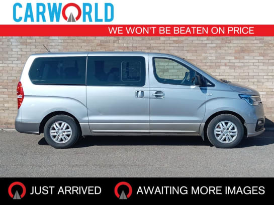 A 2019 HYUNDAI I800 2.5 CRDi SE MPV 5dr Diesel Manual Euro 6 (136 ps)