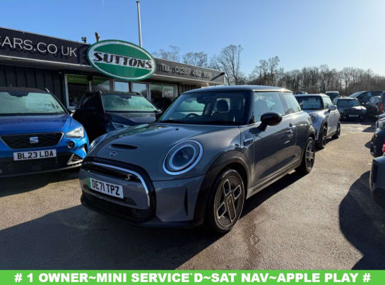 A null MINI ELECTRIC HATCH Cooper SE 32.6kWh Level 1 Hatchback 3dr Electric Auto (184 ps)