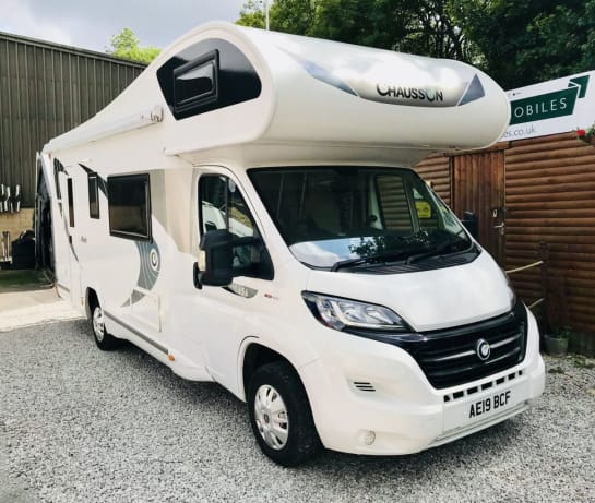 A null CHAUSSON C656 FLASH C656 FLASH 7 BERTH 2.3 130 REAR BUNK THAT CAN RAISE FOR GARAGE
