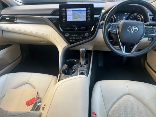 A 2022 TOYOTA CAMRY 2.5 VVT-h Design Saloon 4dr Petrol Hybrid CVT Euro 6 (s/s) (218 ps)