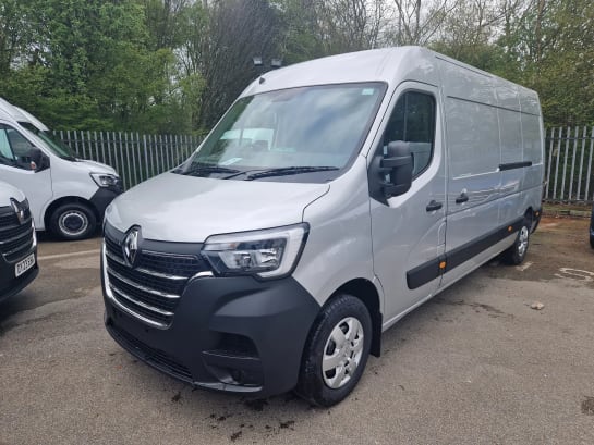 A 2023 RENAULT MASTER LM35dCi 135 Business+ Medium Roof Van