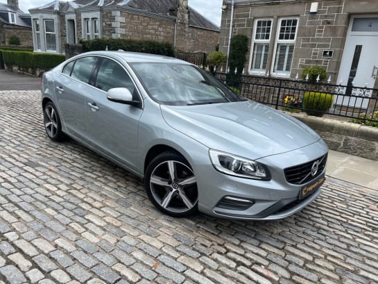 A null VOLVO S60 2.0L D4 R-DESIGN LUX NAV 4d AUTO 187 BHP