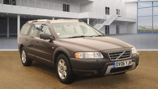 A null VOLVO XC70 2.4 D5 SE Estate 5dr Diesel Geartronic AWD (224 g/km, 185 bhp)