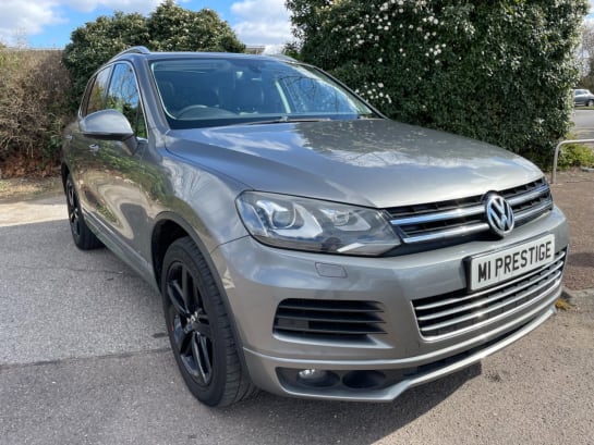 A null VOLKSWAGEN TOUAREG 3.0 TDI V6 BlueMotion Tech R-Line SUV 5dr Diesel Tiptronic 4WD Euro 5 (s/s)