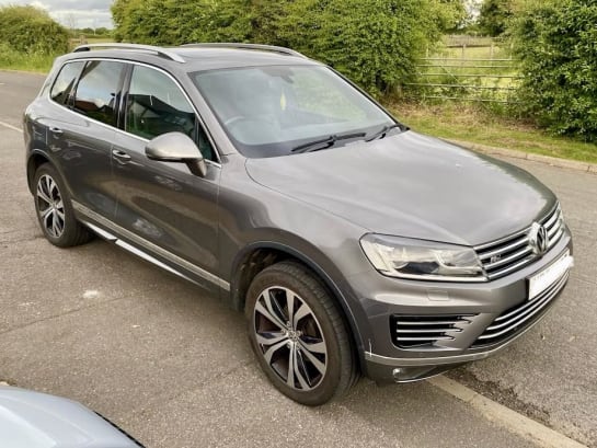 A null VOLKSWAGEN TOUAREG 3.0 TDI V6 BlueMotion Tech R-Line SUV 5dr Diesel Tiptronic 4WD Euro 6 (s/s)