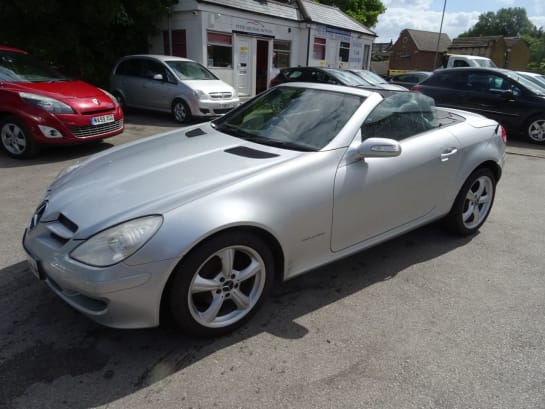 A 2005 MERCEDES SLK 200 KOMPRESSOR