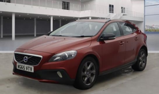 A 2015 VOLVO V40 D2 CROSS COUNTRY LUX