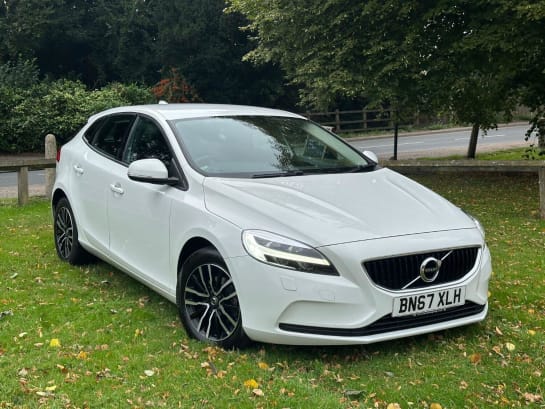 A 2017 VOLVO V40 2.0 Momentum D2