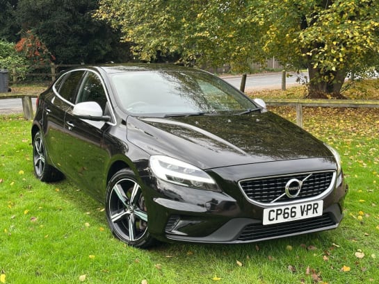 A 2017 VOLVO V40 2.0 R-Design D4