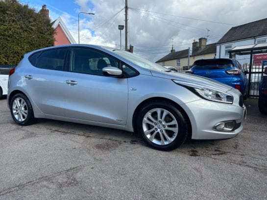 A null KIA CEED 1.4 SR7 5dr WITH SERVICE HISTORY