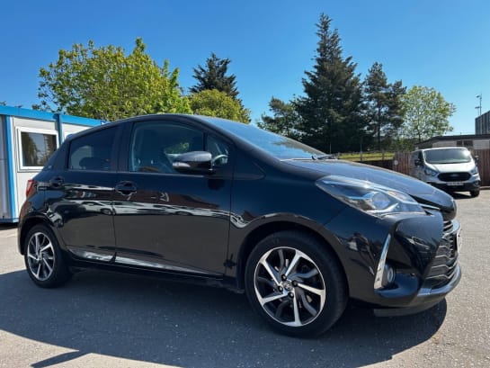 A null TOYOTA YARIS 1.5 VVT-i Y20 Bi-TONE 5dr Euro 6 (111 ps) 4 TOYOTA SERVICE STAMPS