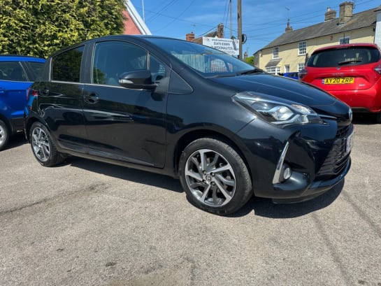 A null TOYOTA YARIS 1.5 VVT-i Y20 Bi-TONE 5dr EURO 6 (111 ps) 4 TOYOTA SERVICE STAMPS